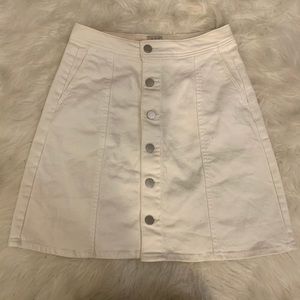 White mini skirt with buttons